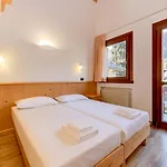 Ξενοδοχείο Bleis 3*